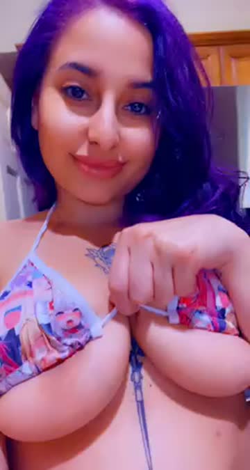 onlyfans cleavage american 