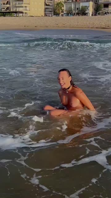 exhibitionist public r/caughtpublic nude petite outdoor tits 