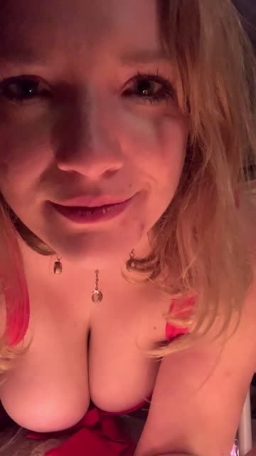 boobs milf natural tits nsfw tease tits big tits 