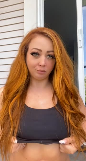 amateur flashing redhead titty drop long hair big tits outdoor 