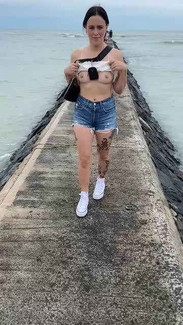 sneakers beach amateur flashing jeans porn video