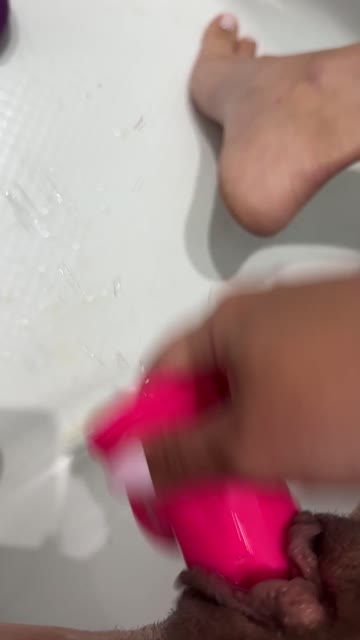 milf pussy squirting solo sex video