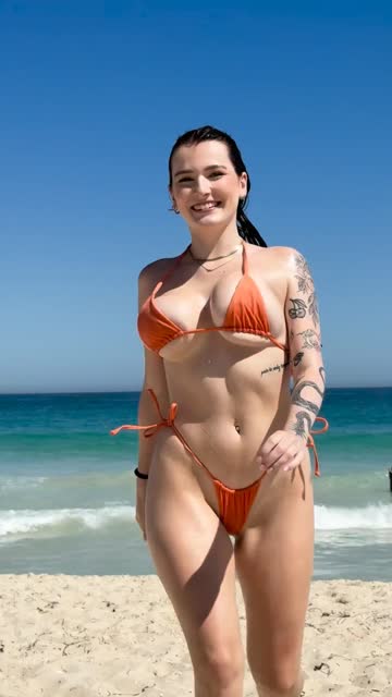 bouncing tits underboob huge tits boobs 