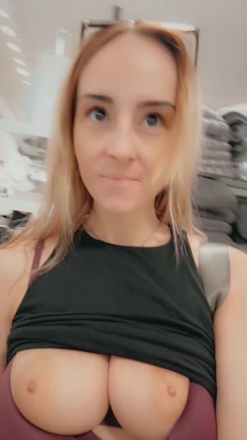 flashing r/caughtpublic big tits striptease huge tits exhibitionism petite xxx video