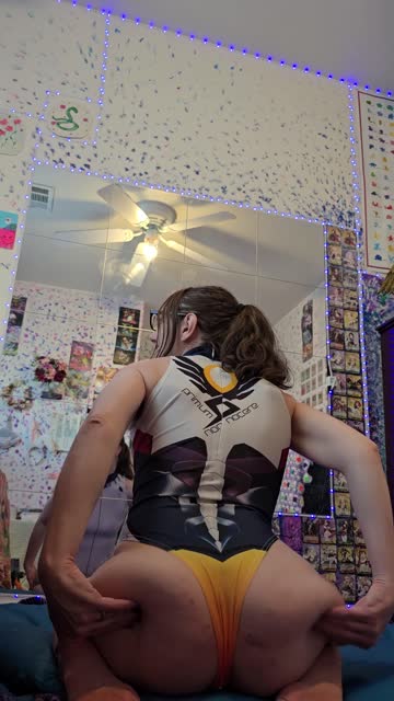cute amateur jiggle jiggling booty 