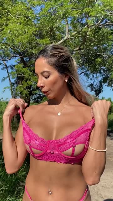 natural tits huge tits titty drop big tits 