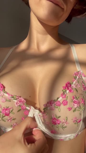 huge tits babe boobs 