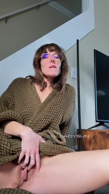 pussy lips hands mom glasses natural hot video