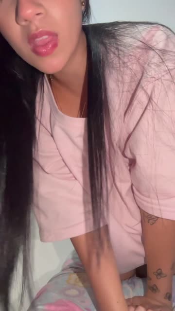 brunette latina solo 