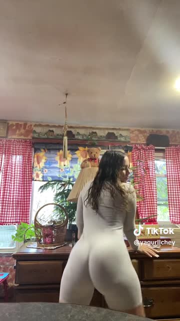 ass shaking twerking ass clapping hottie thick big ass ass hot video