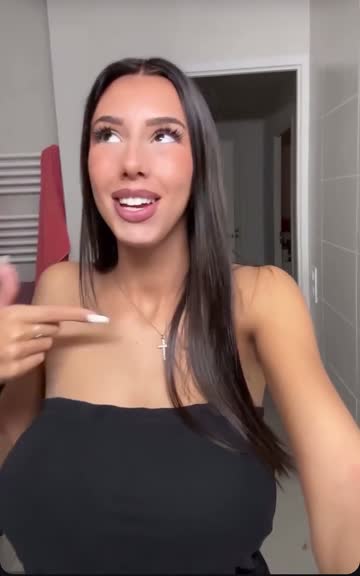 boobs huge tits tits 18 years old big tits latina nsfw video