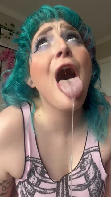 violetbabyxx00 long tongue blue eyes xxx video