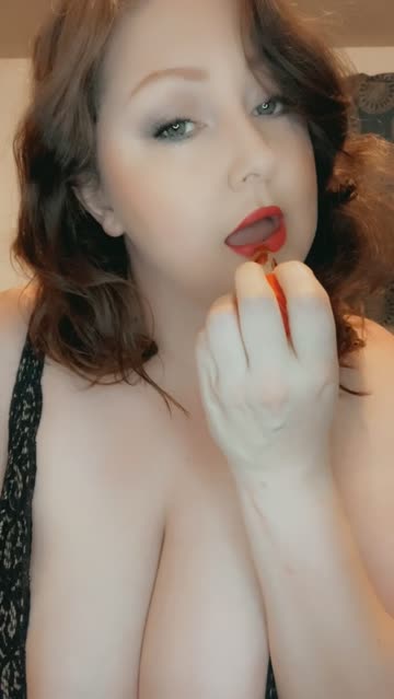 lipstick big tits bouncing tits 