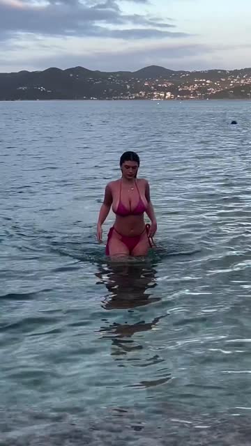bikini beach big tits 