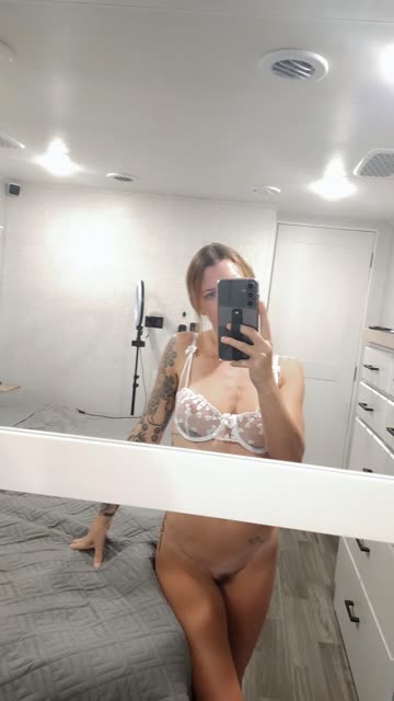 petite onlyfans brunette milf 