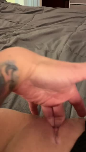 fingering cum wet pussy 