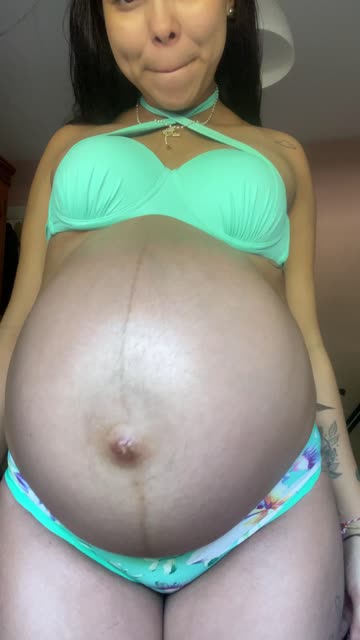 brunette pregnant milf 