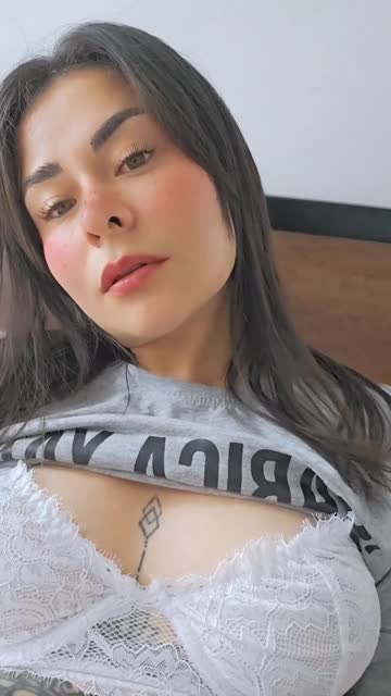 latina solo brunette hot video