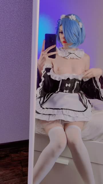 tiny maid cosplay 