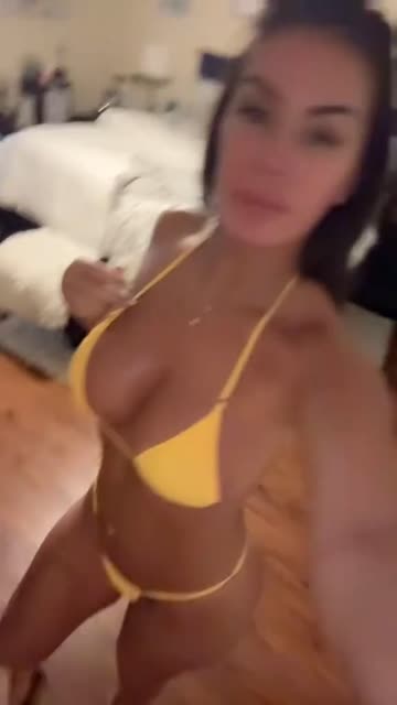 muscular milf milf huge tits bikini big tits nsfw video