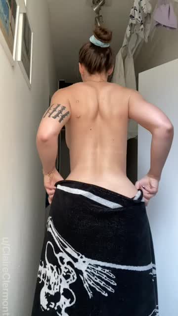 tall towel girlfriend pawg smile onlyfans tease 