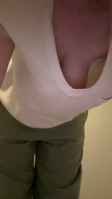 downblouse big tits tease milf boobs bouncing tits free porn video