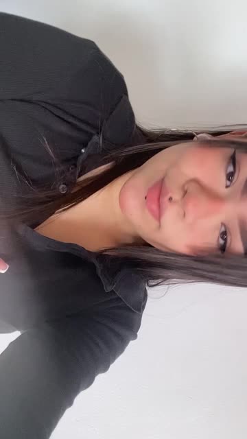 latina solo brunette 
