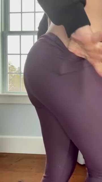 mom milf big tits ass leggings hot video