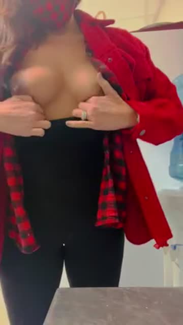 bouncing tits titty drop boobs 