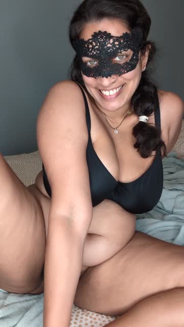 solo masturbating pussy hot video