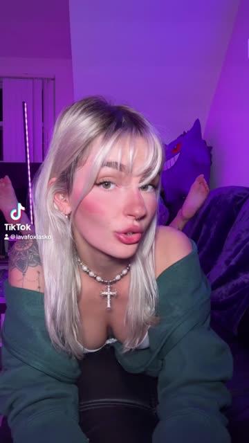 boobs solo blonde hot video