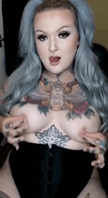boobs tattoo amateur 