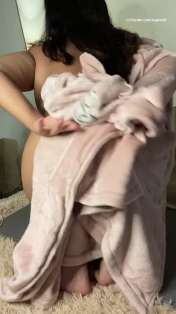robe reveal phat ass 