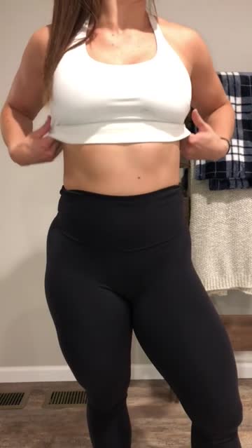 yoga pants boobs titty drop fitness tits bouncing tits nsfw video