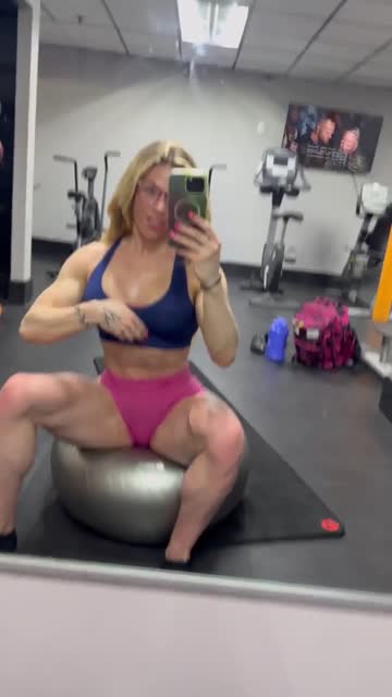 public fitness fit chicks babe boobs fit free porn video