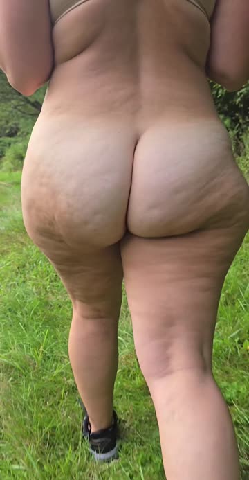 ass thick mature white girl step-mom nsfw video