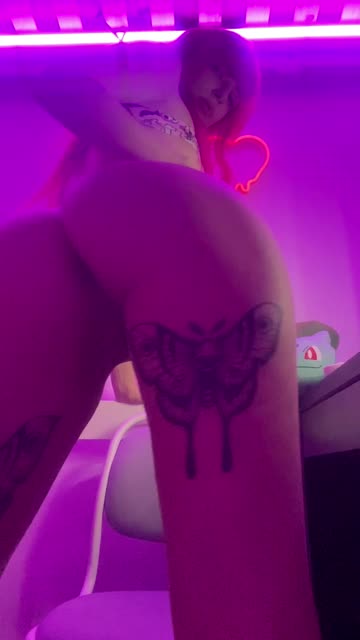 horny alternative booty slut tattooed big ass ass 