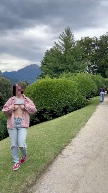 flashing amateur boobs nsfw video