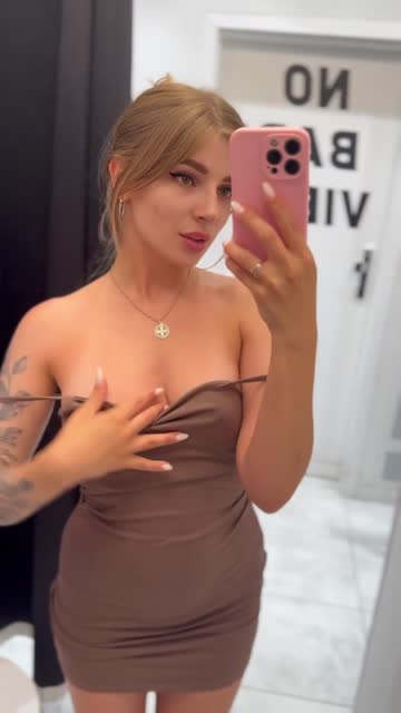 boobs mirror changing room 