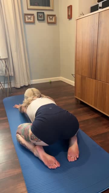 yoga pants bubble butt amateur feet round butt nsfw video