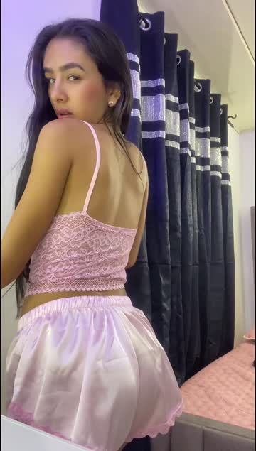 latina solo brunette 