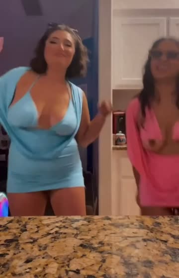 nipple nipslip big tits hot video