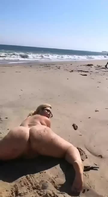 beach public pawg 