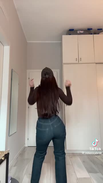 onlyfans natural tits brunette teen hot video