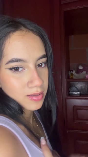 latina solo brunette 