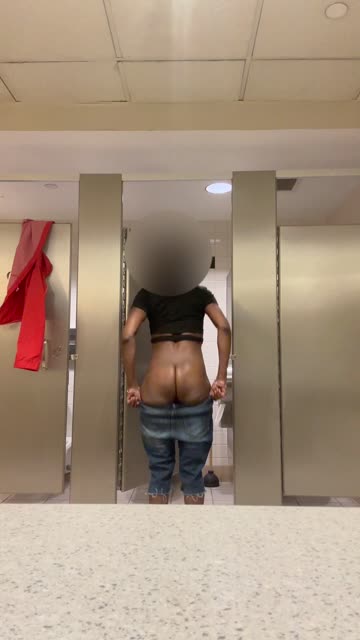 r/caughtpublic public ass 