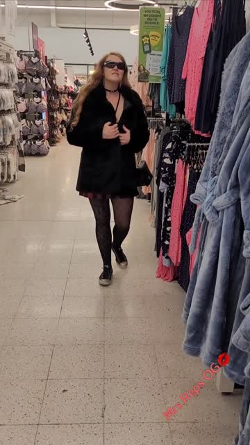redhead flashing big tits 