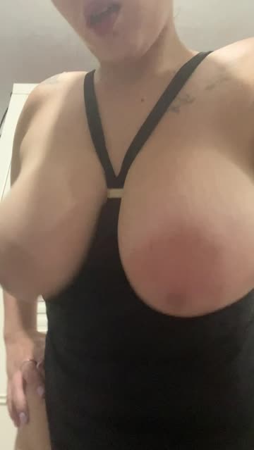 mom tits boobs latina bouncing tits big tits milf 