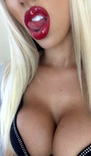 lipstick fetish blonde lips bra tits 