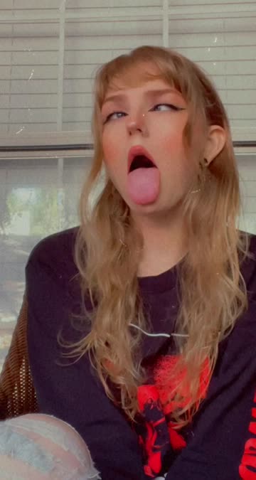 ahegao blonde long tongue 